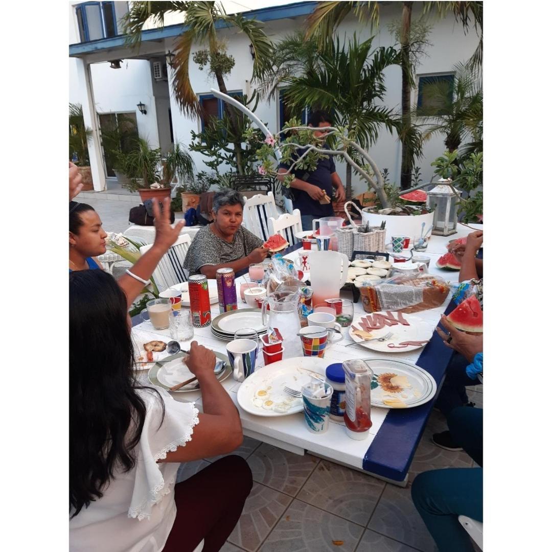 Palmita Hotel Hostel Oranjestad Esterno foto